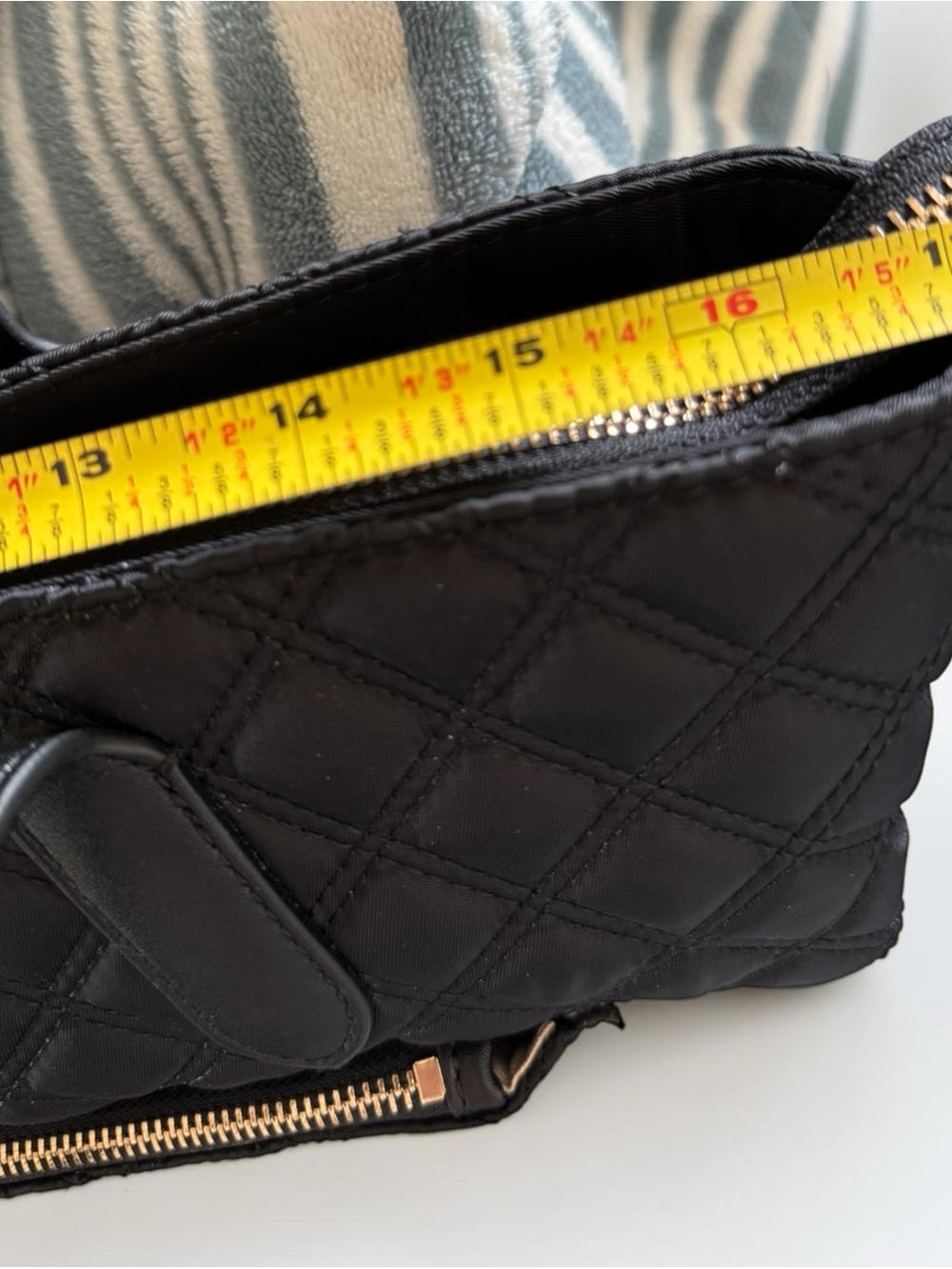 GUESS Jaxi Top Quilted Zip Tote - Picture 11 of 13